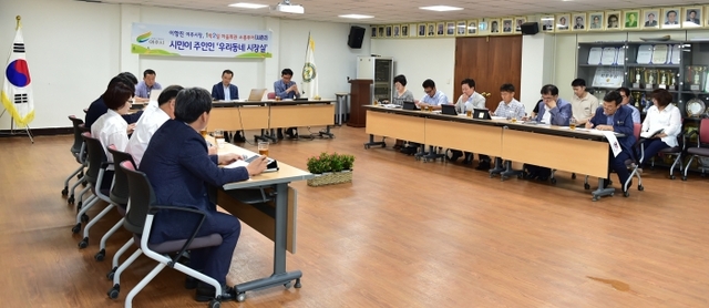 ▲ 여주시장 1박 2일 마을회관 소통 투어 점동면사무소에서 우리동네 시장실 전략회의를 진행하고 있다