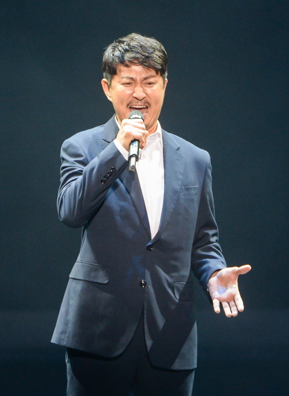 17일 오후 용인포은아트홀에서 열린 '2019 뮤지컬 스타 페스티벌 본선'에 참가한 배우가 멋진 공연을 펼치고 있다. 이번 행사는 뮤지컬 꿈나무 발굴과 육성을 위해 용인문화재단과 경기일보, 한국뮤지컬협회 경기도지회가 주최했다. 윤원규기자