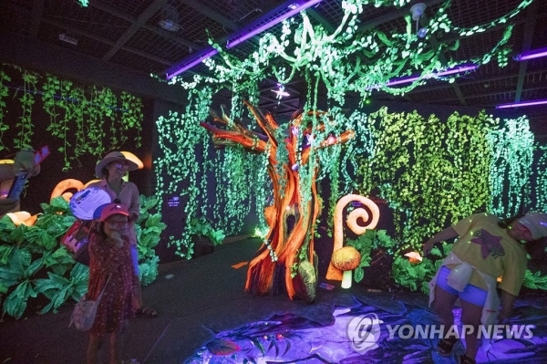 지난해 열린 무주반딧불축제[연합뉴스 자료사진]
