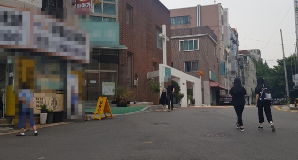 2일 새 학기가 개강했지만 원룸 수요가 적은 탓에 수원 성균관대학교 인근 원룸촌이 한산한 분위기다. 이연우기자