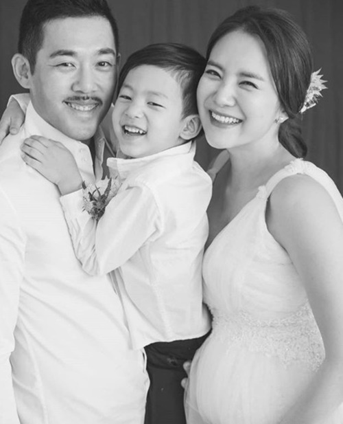 배우 유하나가 남편 이용규 선수와 함께 찍은 만삭 사진. 유하나 인스타그램