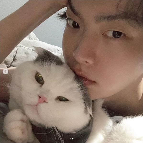 안재현과 반려묘. 안재현 인스타그램