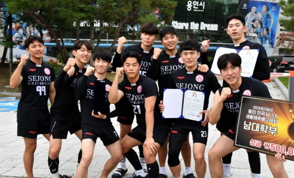 2019 경기일보 용인 전국남녀 생활체육 배구대회’남자 대학부   1위 세종대. 전형민기자