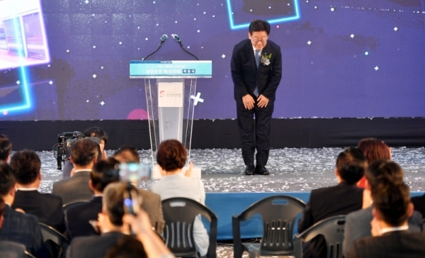 9일 안산시청에서 열린 ‘신안산선 복선전철 착공식’에서 이재명 경기도지사가 인사를 하고 있다.전형민기자