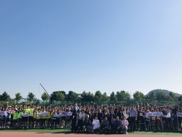 광명시 노온다목적운동장에서 ‘제38회 교육장배 겸 제17회 시장배 광명 꿈나무 육상경기 축제'가 개최 됐다. 광명교육청 제공