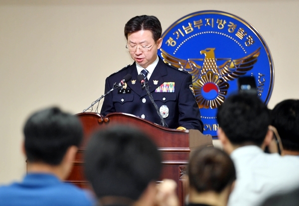 19일 경기남부지방경찰청에서 반기수 화성연쇄살인사건 수사본부장이 화성연쇄살인사건 용의자 관련 브리핑을 하고 있다. 전형민기자