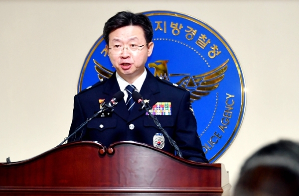 19일 경기남부지방경찰청에서 반기수 화성연쇄살인사건 수사본부장이 화성연쇄살인사건 용의자 관련 브리핑을 하고 있다. 전형민기자