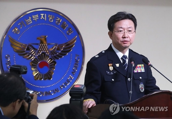 19일 오전 수원시 경기남부지방경찰청에서 반기수 화성연쇄살인사건 수사본부장이 화성연쇄살인사건 용의자 관련 브리핑을 하고 있다. 전형민기자