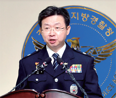 19일 경기남부지방경찰청에서 반기수 화성연쇄살인사건 수사본부장이 화성연쇄살인사건 용의자 관련 브리핑을 하고 있다. 전형민기자