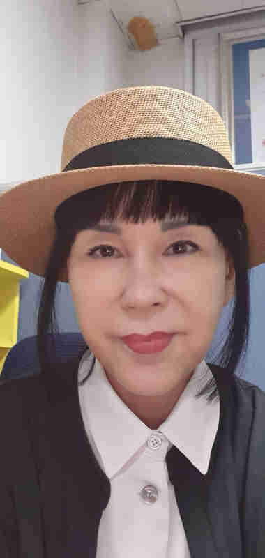 ▲ 현대시인협회 부이사장, 국제펜클럽한국본부한국비평가협회 이사, 세종시예총 자문위원, 아태문인협회 명예이사장, 신문예문학회 명예회장, 황진이문학상 대상자유시인협회상 등 수상. 시집<숲의 침묵 읽기>등 12권, 평론집<의식의 흐름과 그 모순의 해법> 칼럼집<알고 계십니까> 등 저서 30여권.