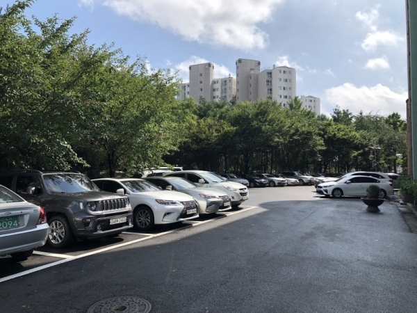 세류중학교 공유주차장.