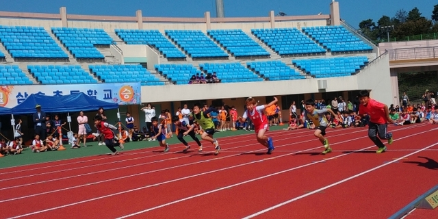 ▲ 190924_보도자료 사진1(동두천양주교육지원청 육상꿈나무 학교스포츠클럽 축제)