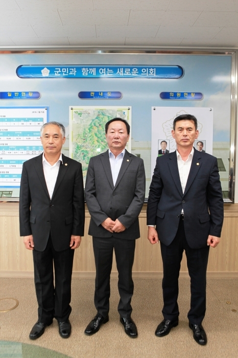 (왼쪽부터)가평군 자유한국당 소속 최기호 의원‚ 최정용 부의장‚ 염만희 의원. 가평군의회 제공