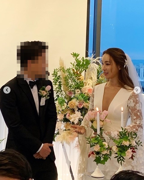 안무가 배윤정이 웨딩마치를 울렸다. 스타일리스트 김우리 인스타그램