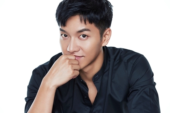 가수 겸 배우 이승기. 후크엔터테인먼트