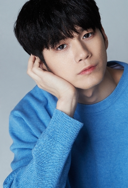 가수 겸 배우 옹성우. 판타지오