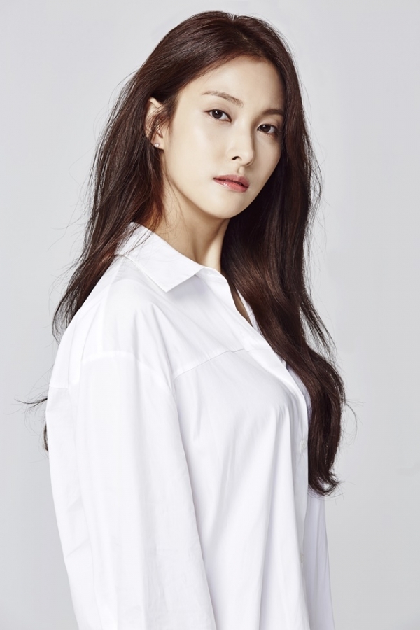 배우 박규리. 더씨엔티엔터테인먼트