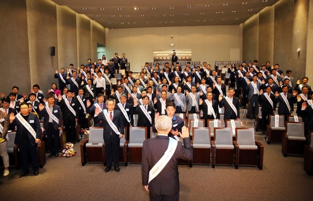 ▲ 삼천리 임직원들이 ‘가스안전 결의대회’에서 가스안전 결의문을 낭독하고 있다