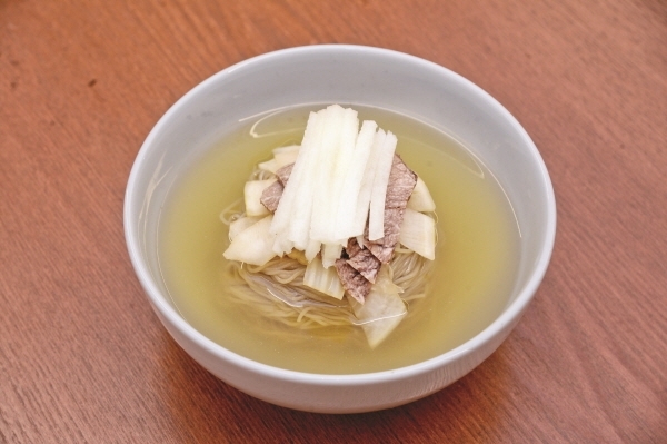 옥반정의 주 메뉴인 평양냉면