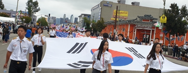 ▲ LA한인축제 시가행진 2