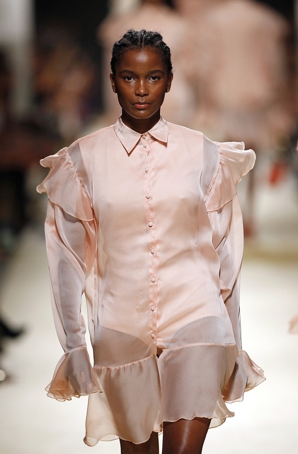 Models display creations by Portuguese fashion designer Luis Onofre on the second day of Lisbon Fashion Week, at Campo Santa Clara, in Lisbon, Portugal, 12 October 2019. The event runs until 13 October. 연합뉴스