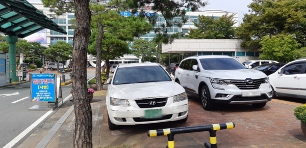 오산시청 주차장 연일 주차난