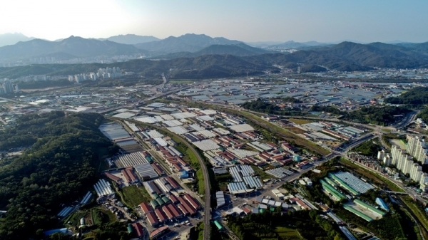 3기 신도시 남양주 왕숙지구가 공공주택지구로 지정, 15일 고시예정됐다. 13일 오후 사릉역 일원에서 바라본 GTX-B 노선을 중심으로 도시첨단산단, 창업지원센터 등이 계획된 남양주 왕숙 1지구. 윤원규기자