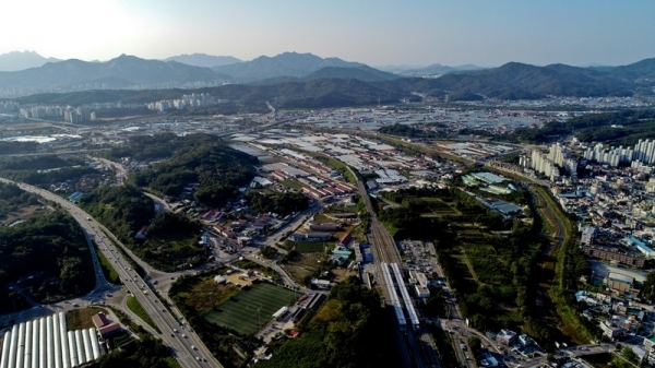 3기 신도시 남양주 왕숙지구가 공공주택지구로 지정, 15일 고시예정됐다. 13일 오후 사릉역 일원에서 바라본 GTX-B 노선을 중심으로 도시첨단산단, 창업지원센터 등이 계획된 남양주 왕숙 1지구. 윤원규기자
