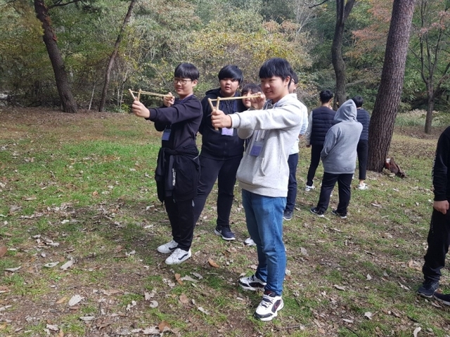 산림청 산림교육원은 남양주 관내 청소년 36명을 대상으로 ‘숲이 좋아’ 청소년 숲 체험 프로그램을 실시했다.