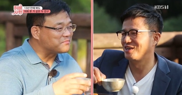 'TV는 사랑을 싣고'에서 13년만에 극적으로 재회한 방송인 조영구와 고교 동창 황승일 씨. KBS1