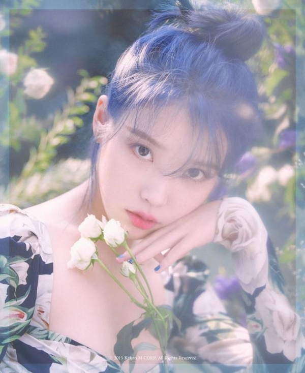 가수 아이유. 카카오M