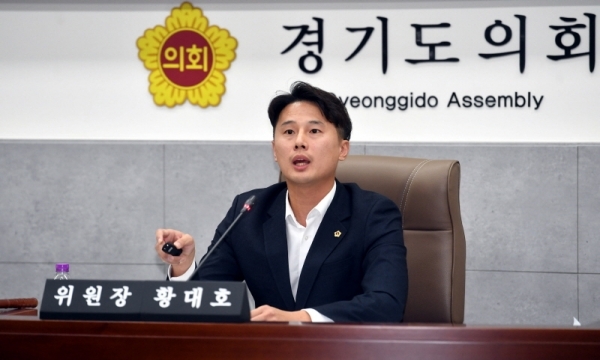 22일 경기도의회 교육행정위원회 학교체육 비리 감사 소위원회에서 황대호 위원장이 회의를 진행하고 있다.전형민기자