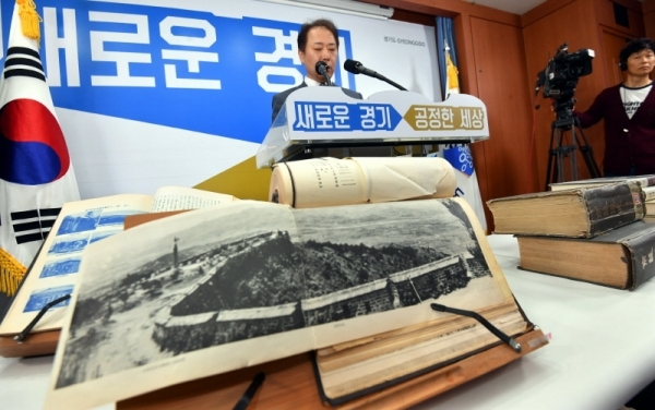 30일 경기도청 브리핑룸에서 장영근 경기도 문화체육관광국장이 ‘새로운 경기도사 편찬 추진계획’에 대해 설명하고 있다.전형민기자