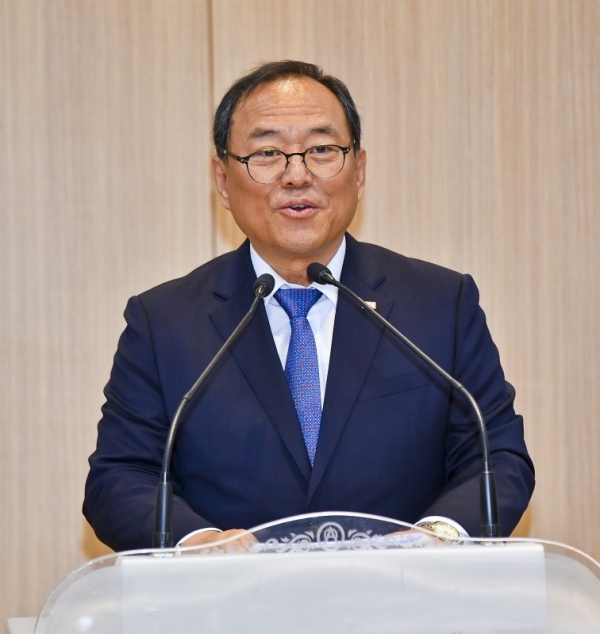 5일 오후 대한적십자사 경기도지사에서 열린 대한적십자사 경기도지사 회장 이취임식에서 제34대 회장으로 취임한 윤신일 회장이 취임사를 하고 있다. 윤원규기자