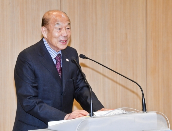 5일 오후 대한적십자사 경기도지사에서 열린 대한적십자사 경기도지사 회장 이취임식에서 박경서 대한적십자사 회장이 축사를 하고 있다. 윤원규기자