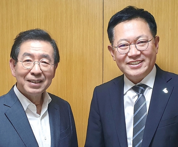 박남춘 인천시장이 7일 박원순 서울시장을 만나 수도권 광역급행철도(GTX)-D 노선 추진과 수도권매립지 현안 등을 논의했다. 인천시 제공