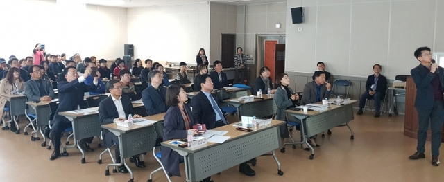 수원시가 골목상권 활성화를 위해 설명회를 열었다. 수원시