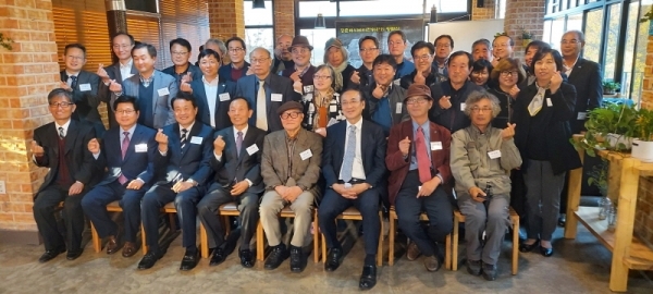 장준하시비이전위원회가 창립대회를 갖고 강원도 동해시 야산에 방치돼 있는 장준하선생의 시비를 조속한 시일내에 파주로 이전해 오기로 했다. 김요섭기자