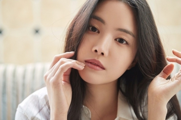 가수 손나은. 플레이엠엔터테인먼트