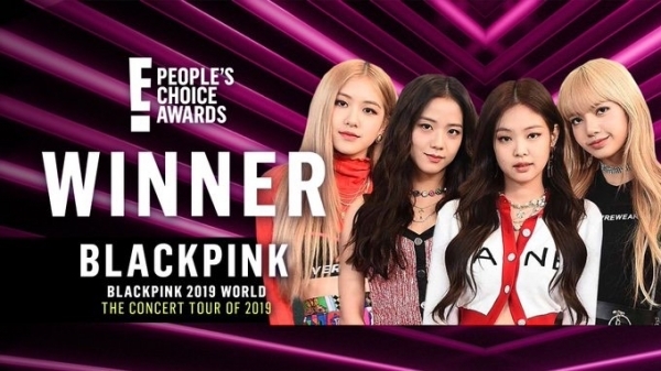 블랙핑크가 'E! People's Choice Award'에서 2019년 올해의 그룹(The Group of 2019), 올해의 뮤직비디오(The Music Video of 2019), 올해의 콘서트 투어(The Concert Tour of 2019) 부문 모두에서 상을 받았다. YG엔터테인먼트