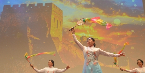 16일 오후 인천 연수구 인천대학교 대강당에서 열린 '2019 한·중 광장무 축제'에서 중국 공연단이 공연을 하고 있다.조주현기자