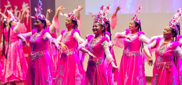 16일 오후 인천 연수구 인천대학교 대강당에서 열린 '2019 한·중 광장무 축제'에서 중국 공연단이 공연을 하고 있다.조주현기자