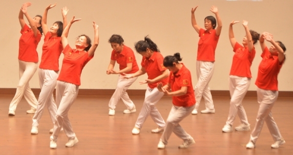16일 오후 인천 연수구 인천대학교 대강당에서 열린 '2019 한·중 광장무 축제'에서 중국 공연단이 공연을 하고 있다.조주현기자