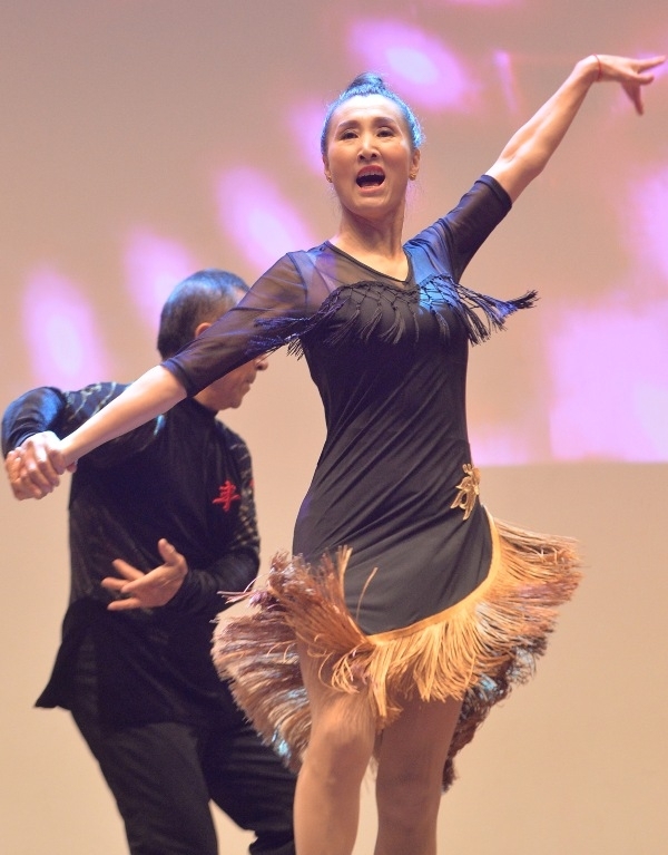 16일 오후 인천 연수구 인천대학교 대강당에서 열린 '2019 한·중 광장무 축제'에서 중국 공연단이 공연을 하고 있다.조주현기자