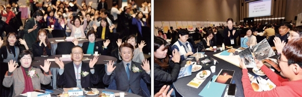 ‘2019 경기도 민주시민교육 토론회’가 21일 수원컨벤션센터에서 열려 조학수 경기도 평생교육국장‚ 한선재 경기도평생교육진흥원장‚ 박옥분 경기도의회 여성가족평생교육위원장 등 참석자들이 손을 흔들며 기념촬영을 하고 있다.(왼쪽) 참석자들이 ‘따로 또 함께‚ 경기도 민주시민교육 짚어보기’란 주제로 토론을 하고 있다. 전형민기자