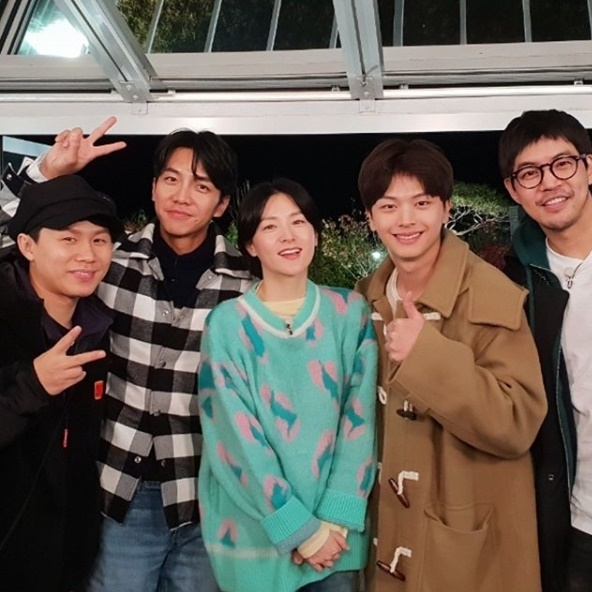 배우 이영애가 SBS '집사부일체' 인증샷을 공개했다. 이영애 인스타그램