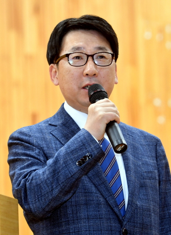 23일 파주 문산중학교에서 열린 ‘제15회 한반도 평화수도 파주 전국학생 거북선창의탐구축제’에서 참석한 최종환 파주시장이 인사말을 하고 있다.전형민기자