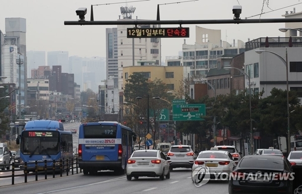 서울 종로구 혜화동에서 단속카메라가 운영되고 있는 모습. 연합뉴스