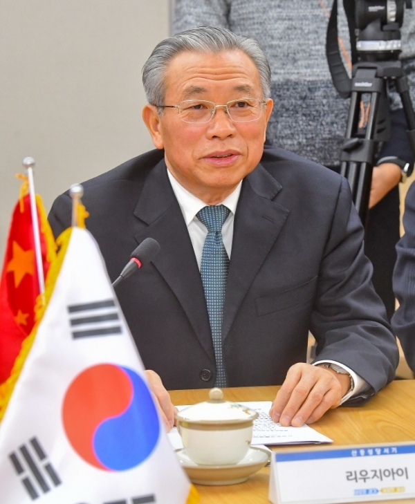 리우지아이 산둥성 당서기가 2일 오전 경기도청에서 열린 경기도와 산둥성 자매결연 강화를 위한 협력방안 논의에서 감사말을 하고 있다. 윤원규 기자