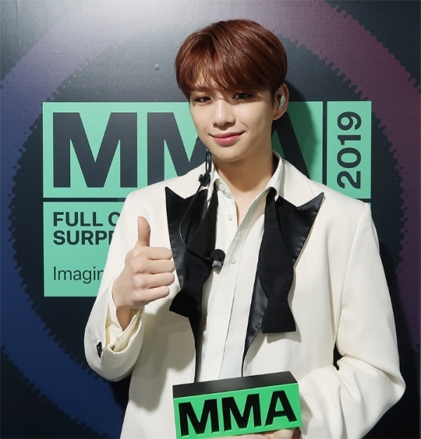 가수 강다니엘. 커넥트엔터테인먼트